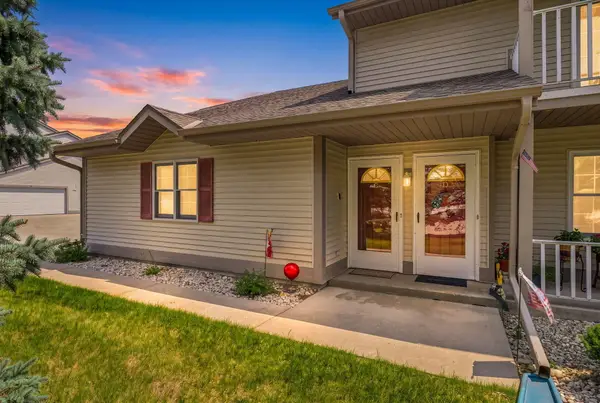 820 Devonshire Ln, West Bend, WI 53090