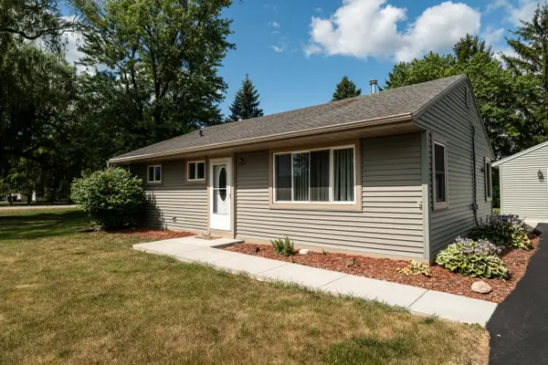 7341 S 37th Pl, Franklin, WI 53132