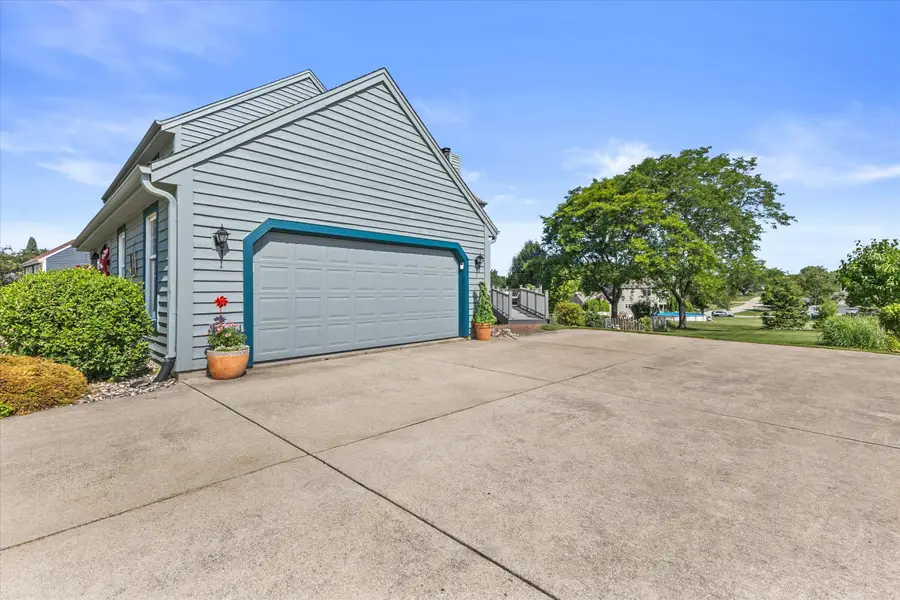 5300 Clover Ln, Caledonia, WI 53406 - #2