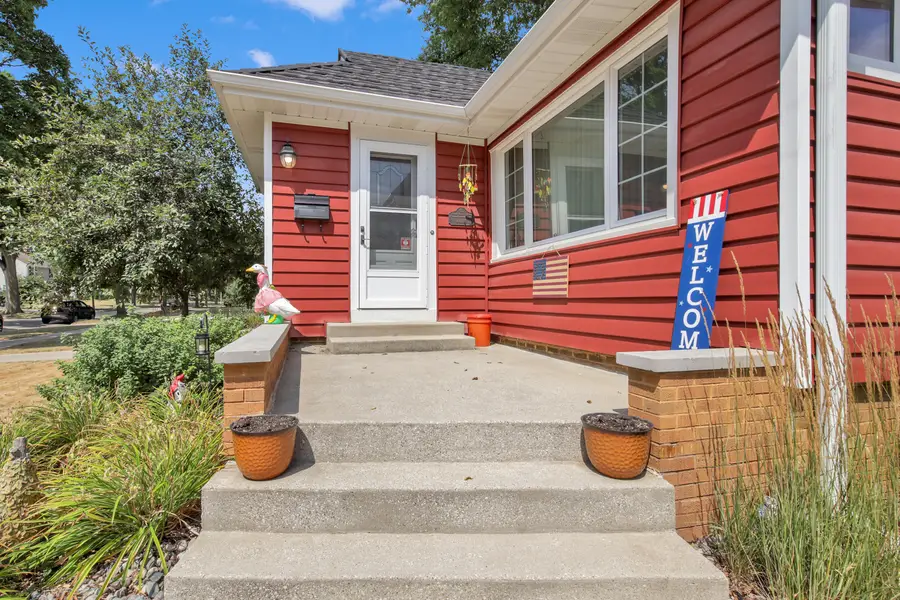 8146 Stickney Ave, Wauwatosa, WI 53213 - #2