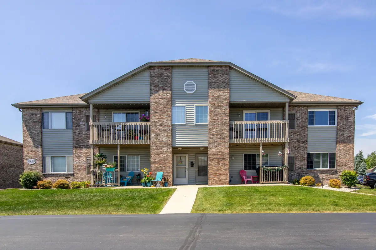 S75W16910 Gregory Dr, Muskego, WI 53150 - #1