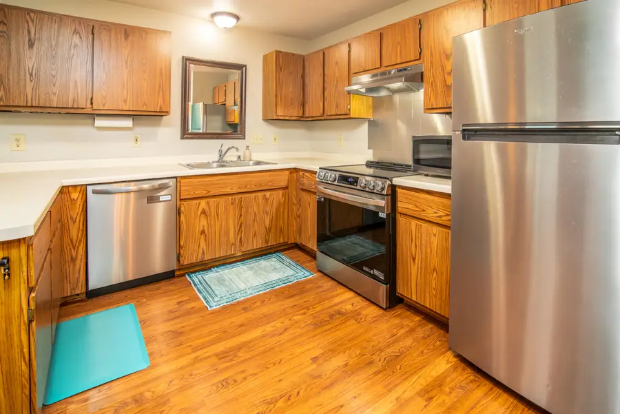 S75W16910 Gregory Dr, Muskego, WI 53150 - #3