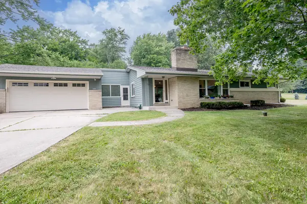 4212 W Scenic Ave, Mequon, WI 53092