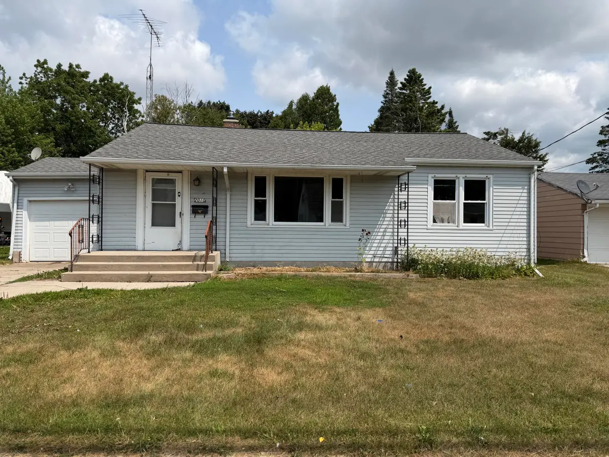 2010 12th St, Two Rivers, WI 54241 - #1