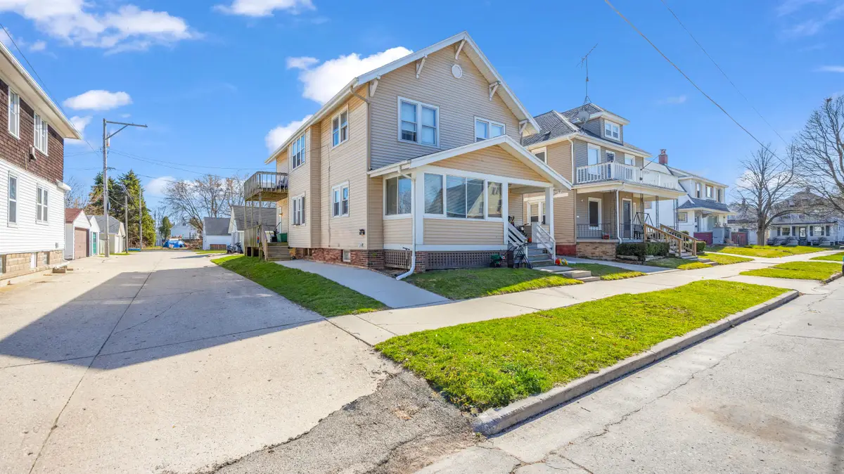 1021 Bluff Ave, Sheboygan, WI 53081 - #1