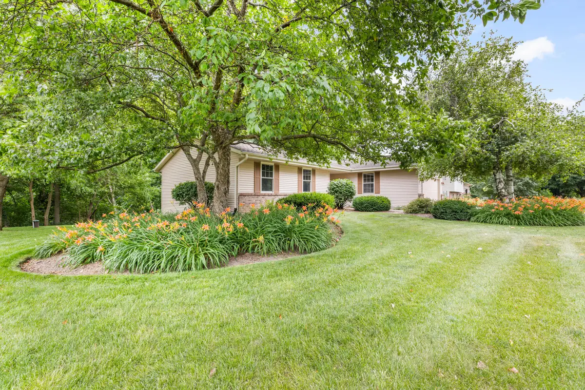 5736 Hickory Knoll Dr, West Bend, WI 53095 - #1