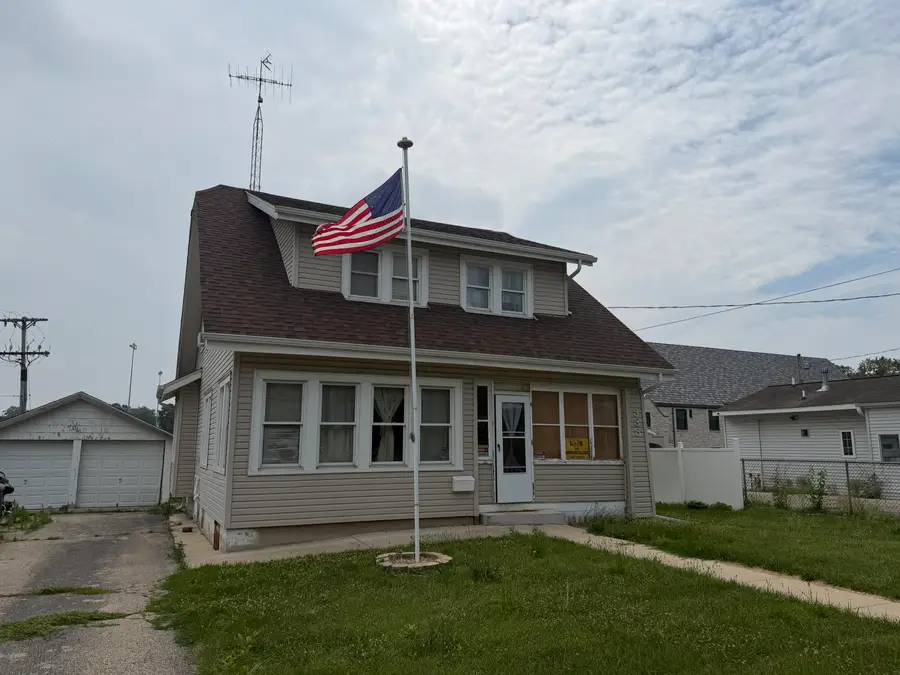 338 E Racine St, Jefferson, WI 53549 - #3