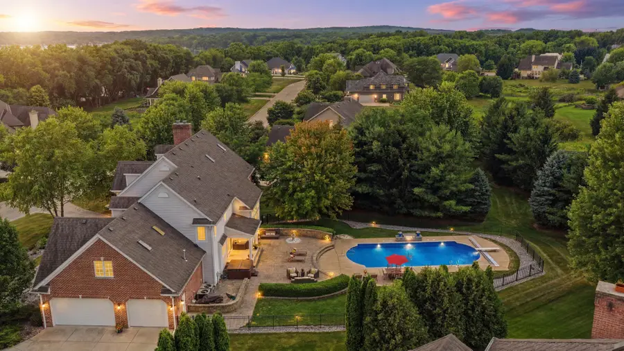 2125 Carriage Hills Dr, Delafield, WI 53018 - #3