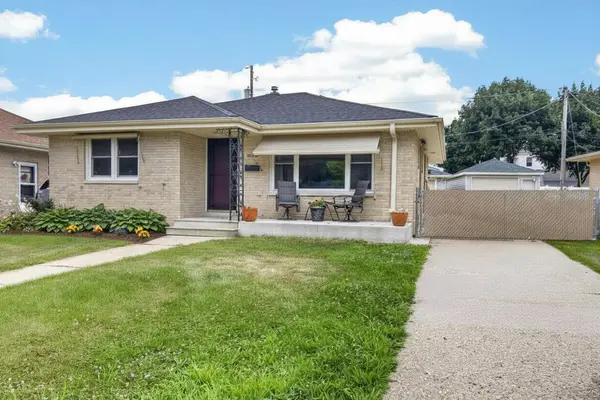 7837 Pershing Blvd, Kenosha, WI 53142