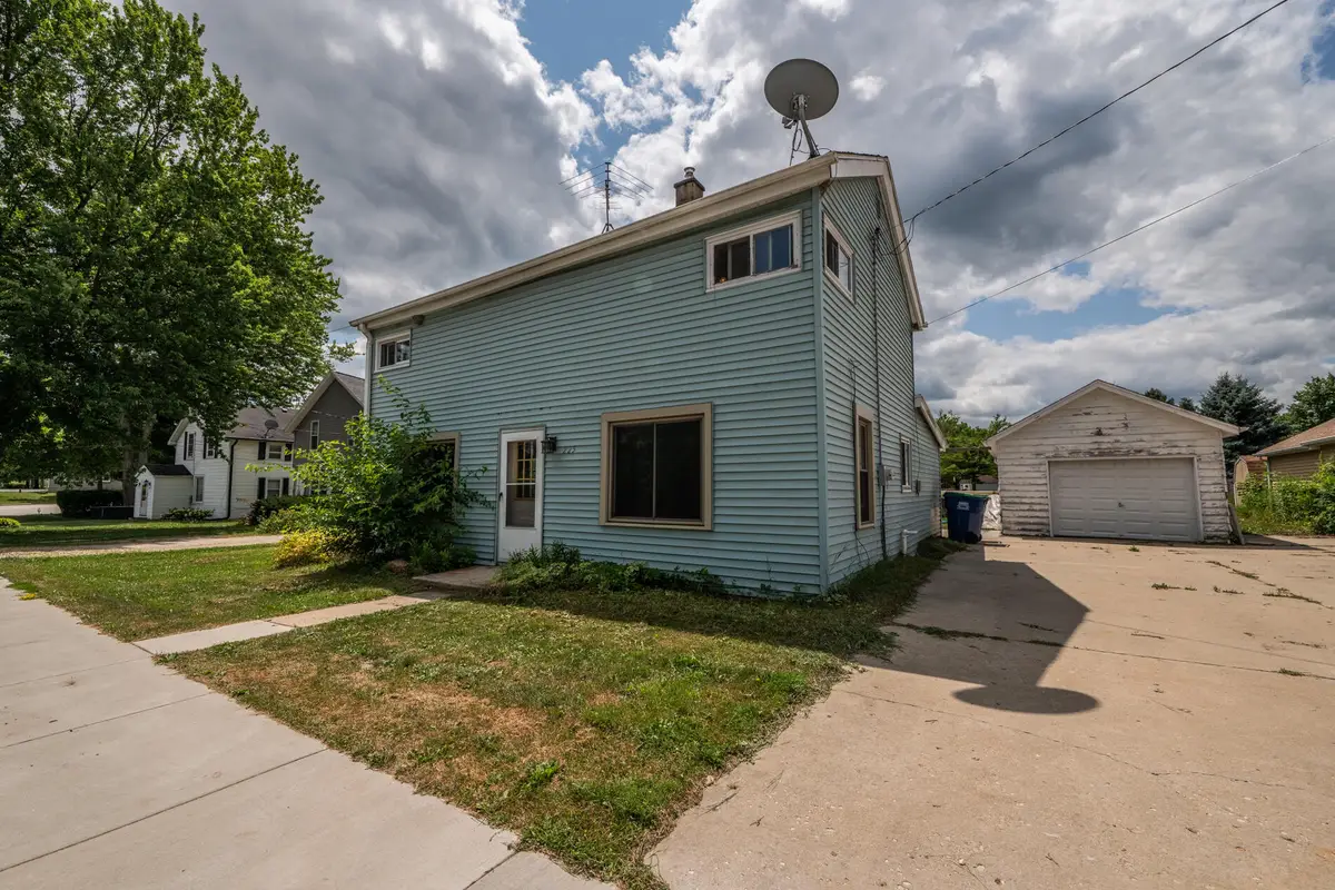 225 W Main St, Newburg, WI 53090 - #1