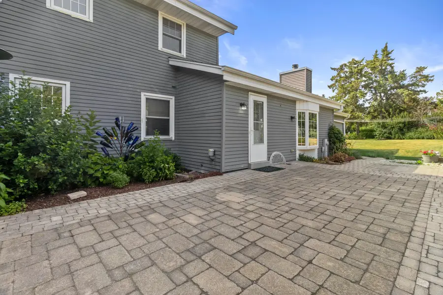 372 Briar Ct, Pewaukee, WI 53072 - #2