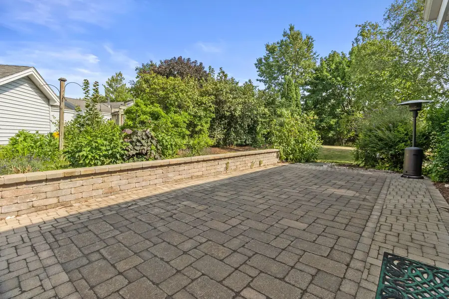 372 Briar Ct, Pewaukee, WI 53072 - #3