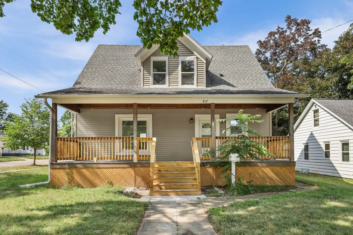 812 W Sherman Ave, Fort Atkinson, WI 53538 - #1