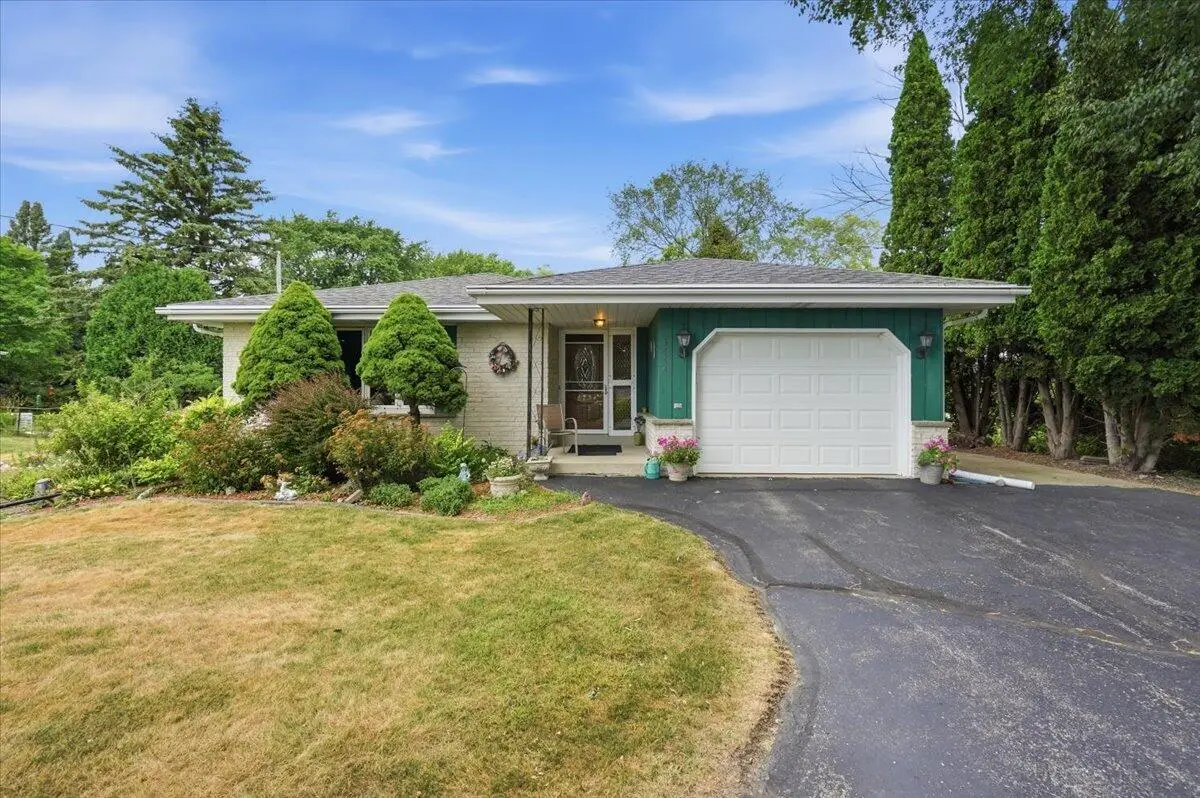 3444 E County Line Rd, Oak Creek, WI 53154 - #1
