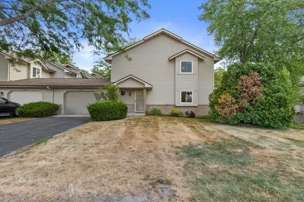 422 Meadowridge Cir, Lake Mills, WI 53551