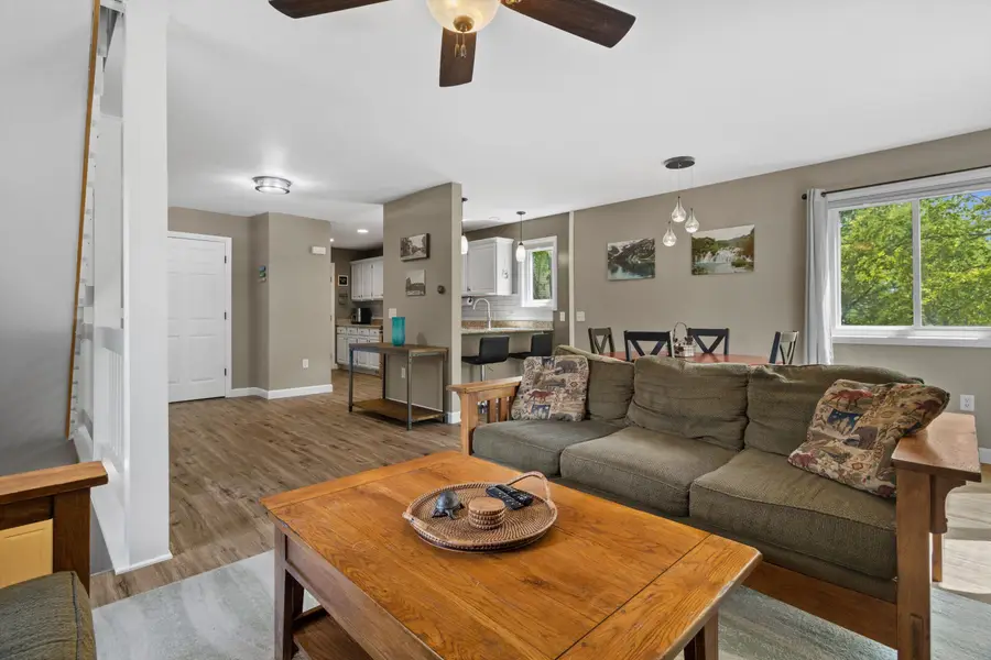 422 Meadowridge Cir, Lake Mills, WI 53551 - #2