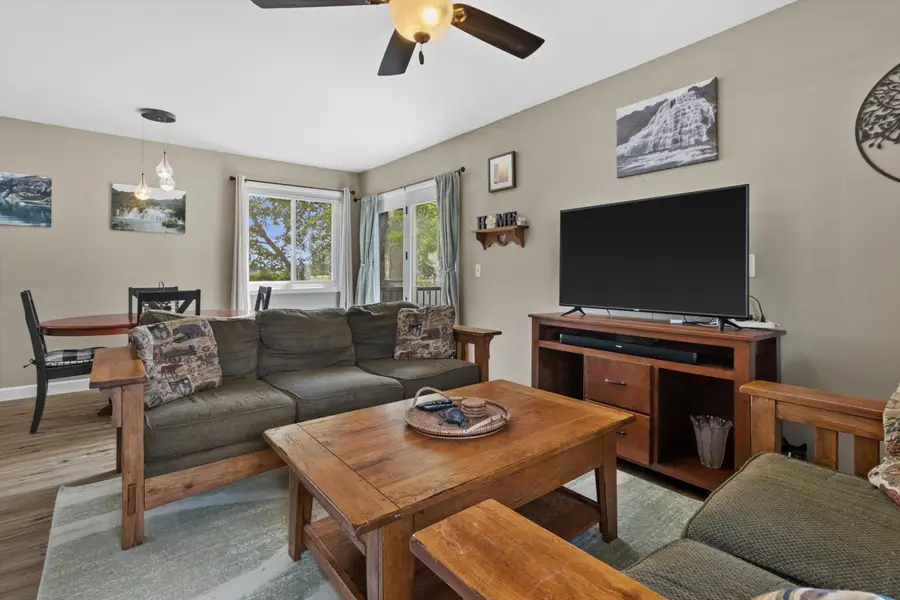 422 Meadowridge Cir, Lake Mills, WI 53551 - #3