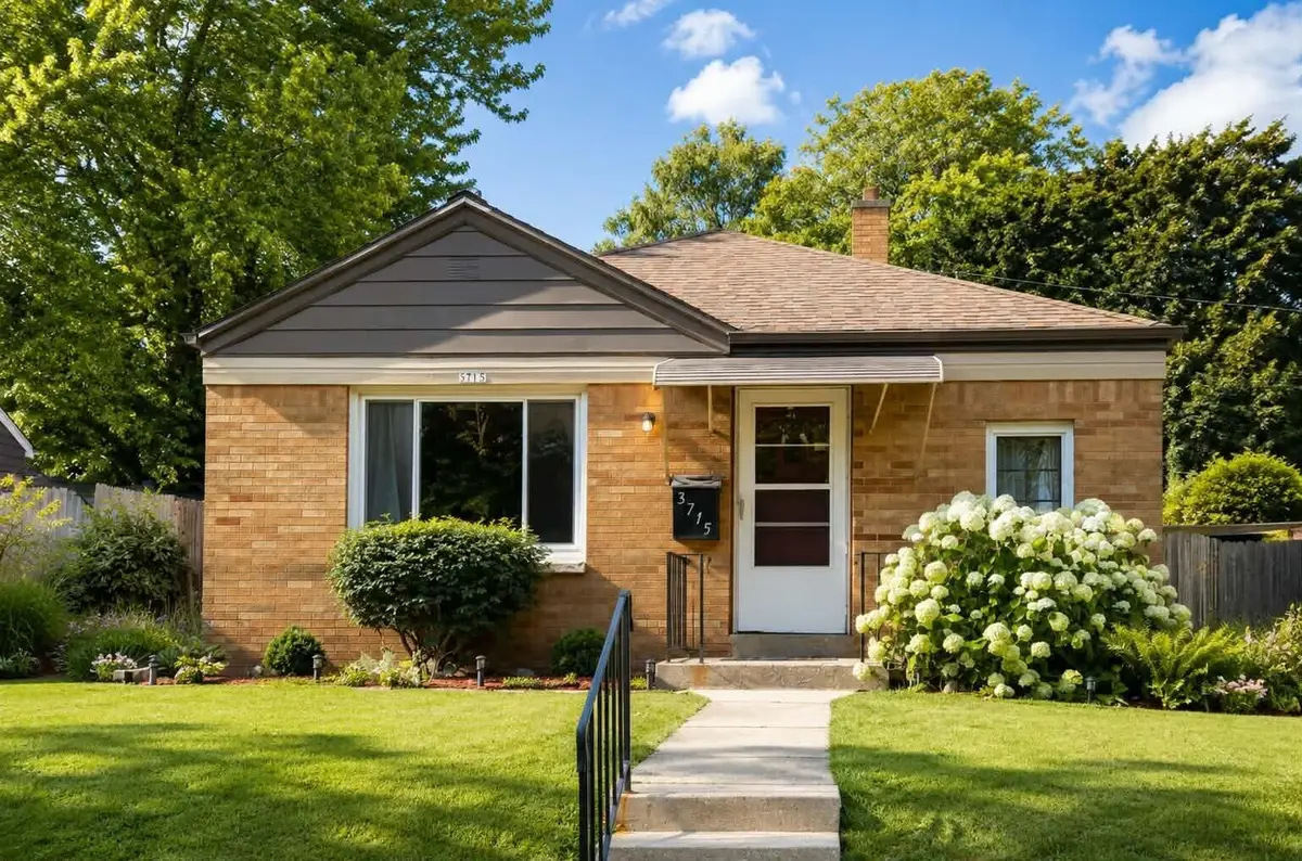 3715 S Lenox St, Milwaukee, WI 53207 - #1