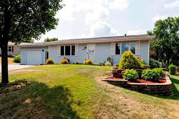 401 Oak Ridge Ct, Fort Atkinson, WI 53538