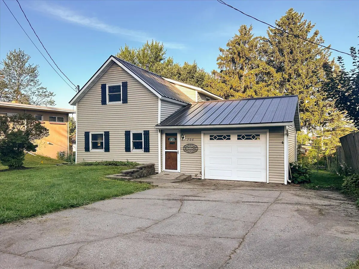 706 S Washington Ave, Viroqua, WI 54665 - #1