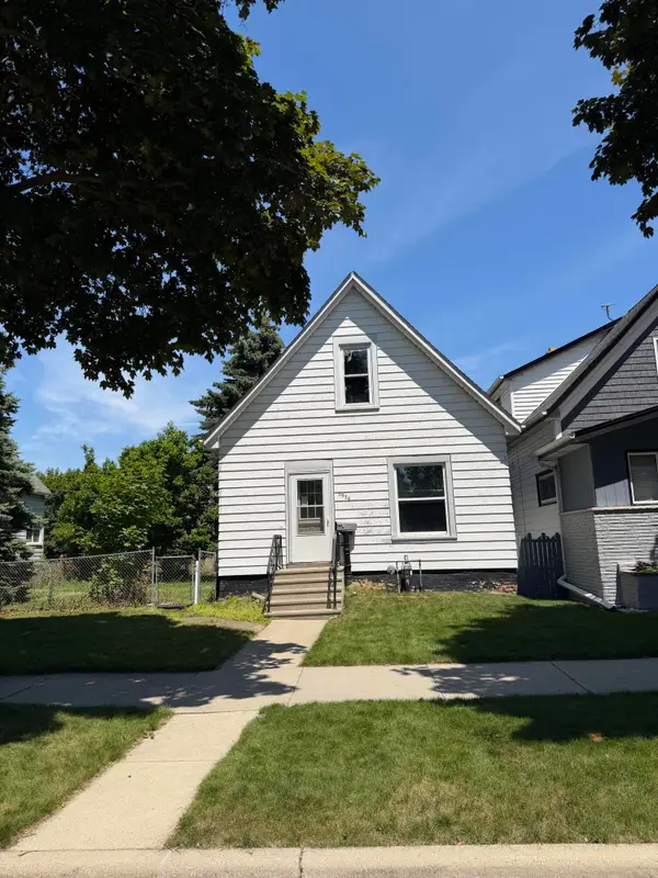 3936 E Squire Ave, Cudahy, WI 53110