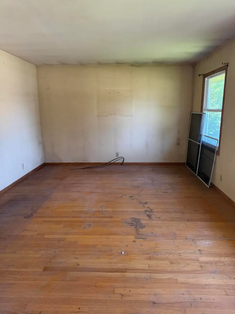 6047 S Elaine Ave, Cudahy, WI 53110 - #2