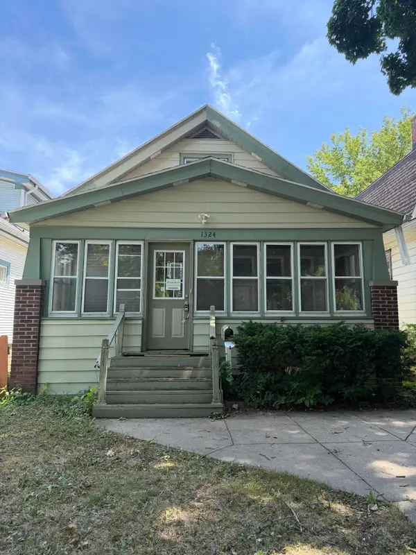 1324 S 77th St, West Allis, WI 53214