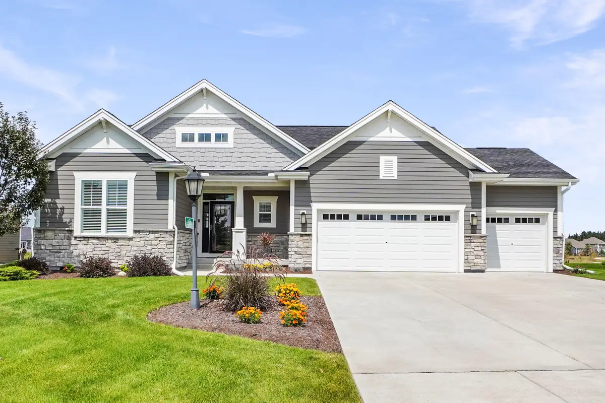 2929 Mendota Dr, Summit, WI 53066 - #1