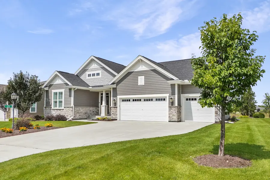 2929 Mendota Dr, Summit, WI 53066 - #2