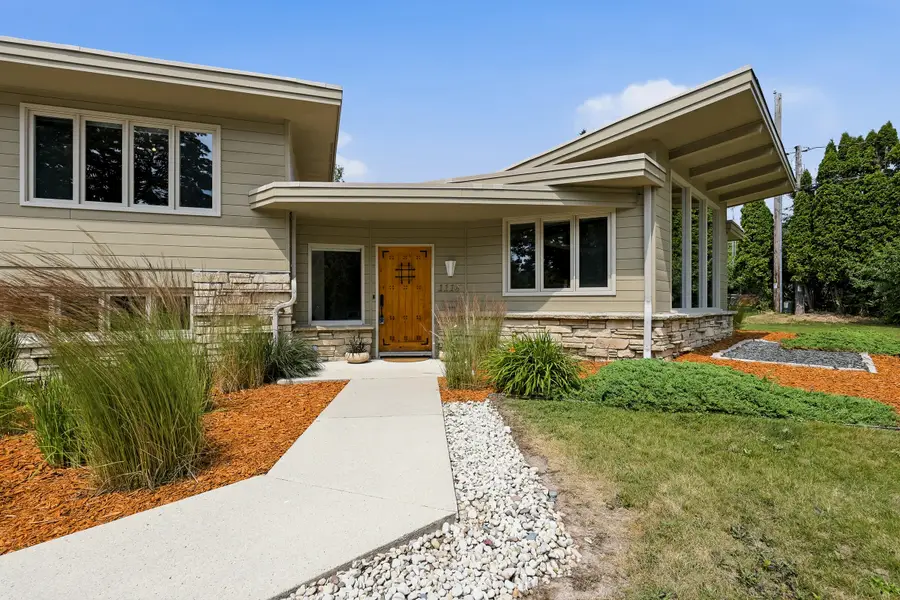 1116 N 5th St, Manitowoc, WI 54220 - #3