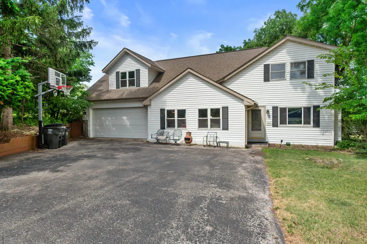 W271N2641 Pear Tree Ln, Pewaukee, WI 53072 - #1