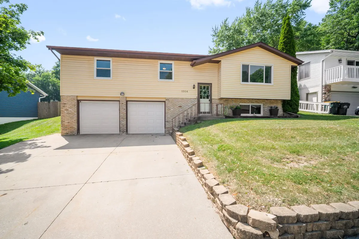 1304 Hans St, West Bend, WI 53090 - #1