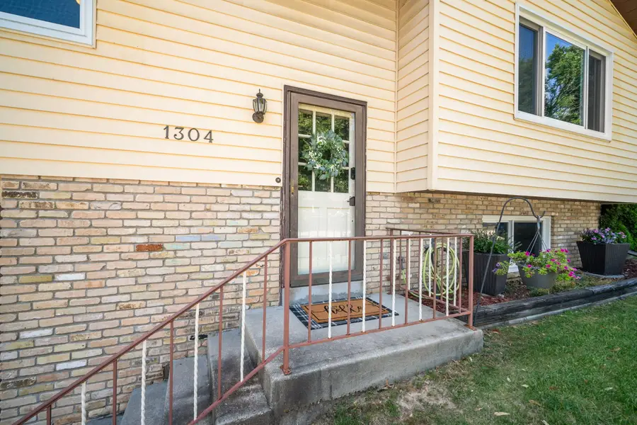 1304 Hans St, West Bend, WI 53090 - #2