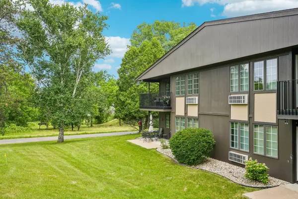 21 Matterhorn Cir, Geneva, WI 53147