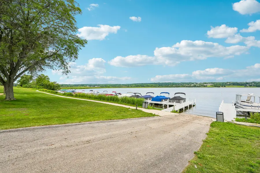 21 Matterhorn Cir, Geneva, WI 53147 - #3