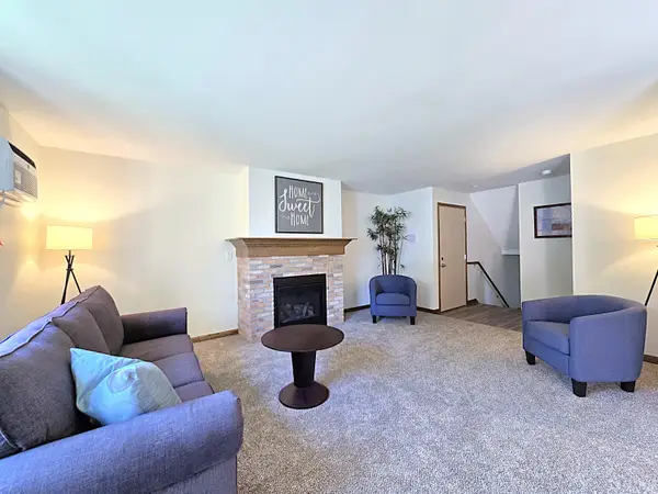 8747 N 72nd St, Milwaukee, WI 53223