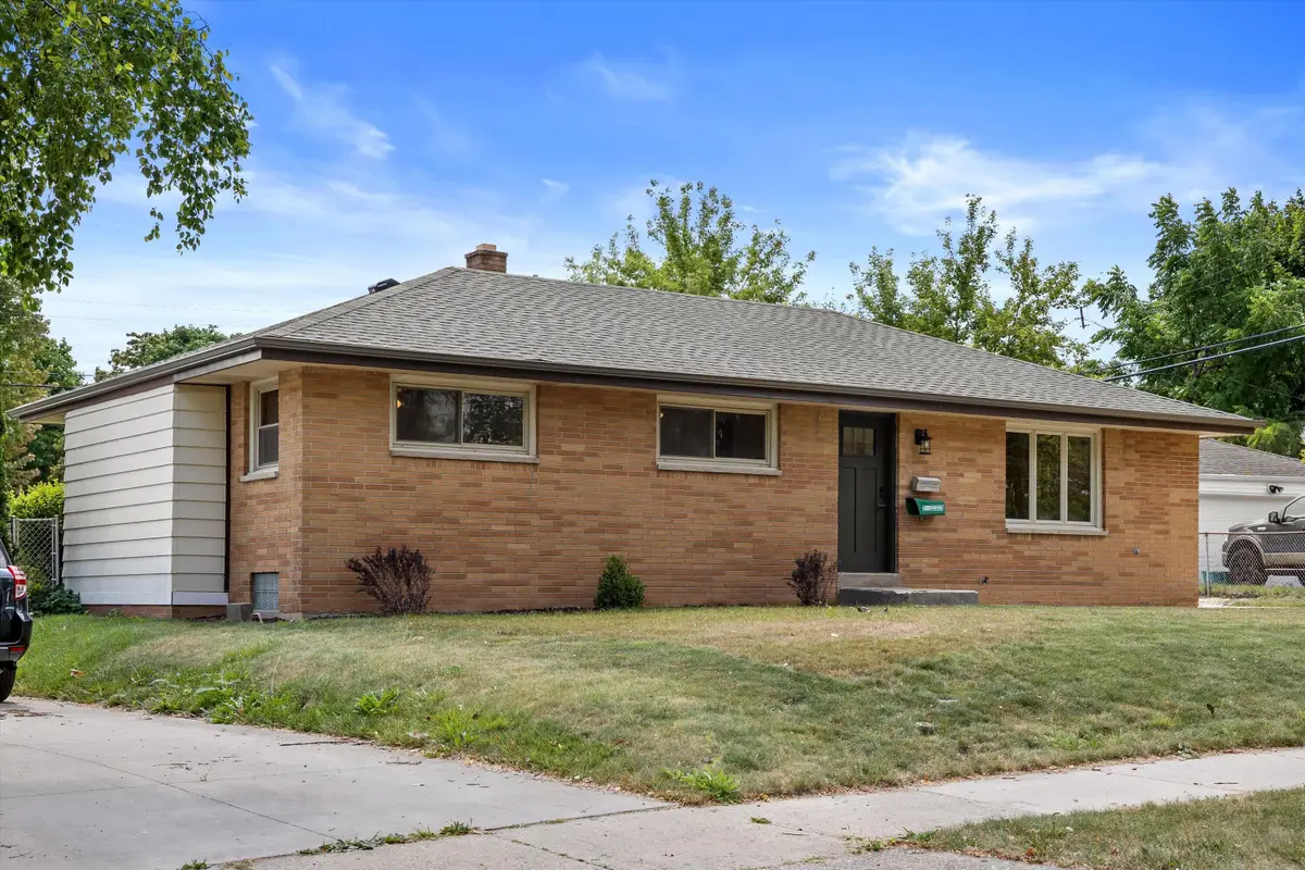 W151N8272 Thomas Dr, Menomonee Falls, WI 53051 - #1