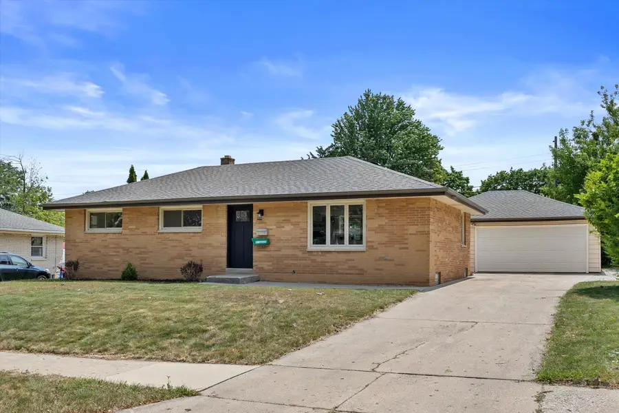 W151N8272 Thomas Dr, Menomonee Falls, WI 53051 - #3