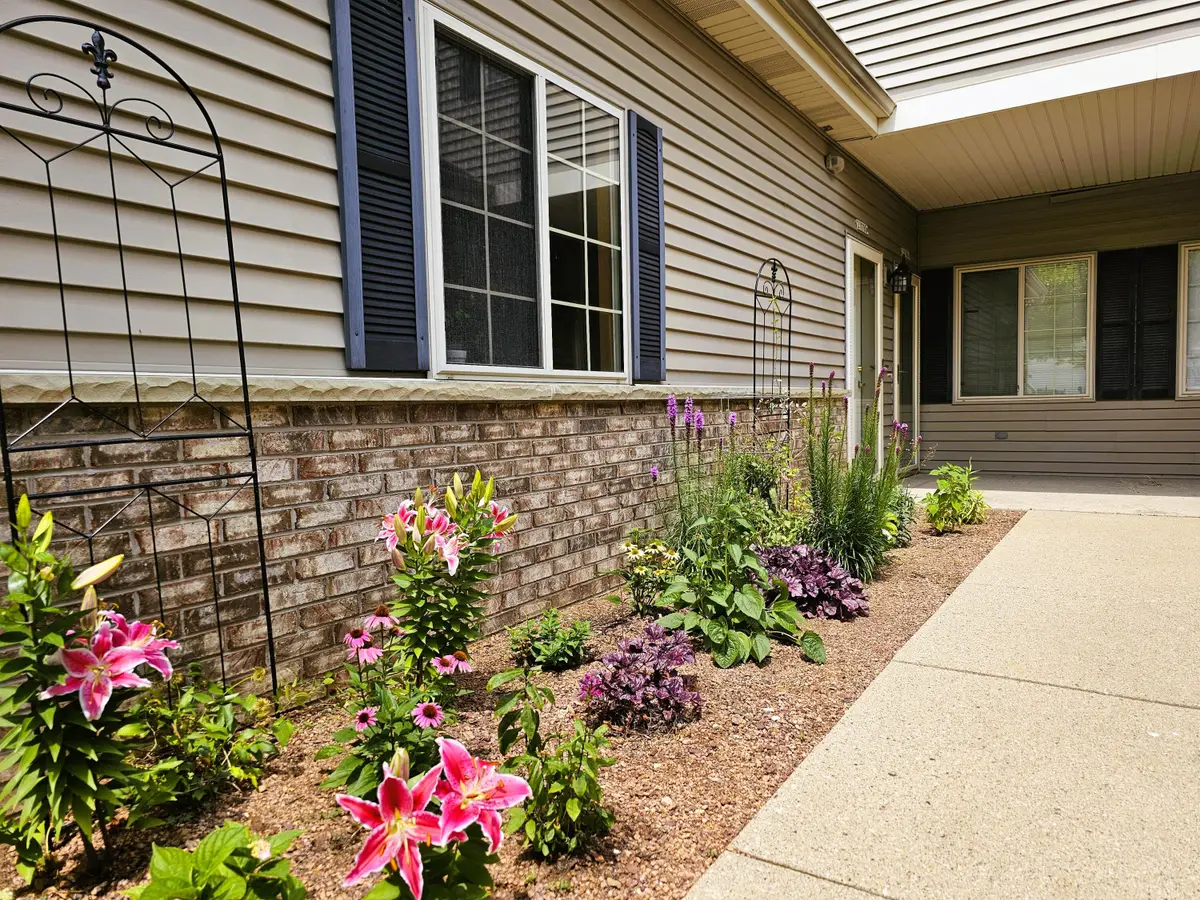2178 Pine Ridge Ct, Grafton, WI 53024 - #1