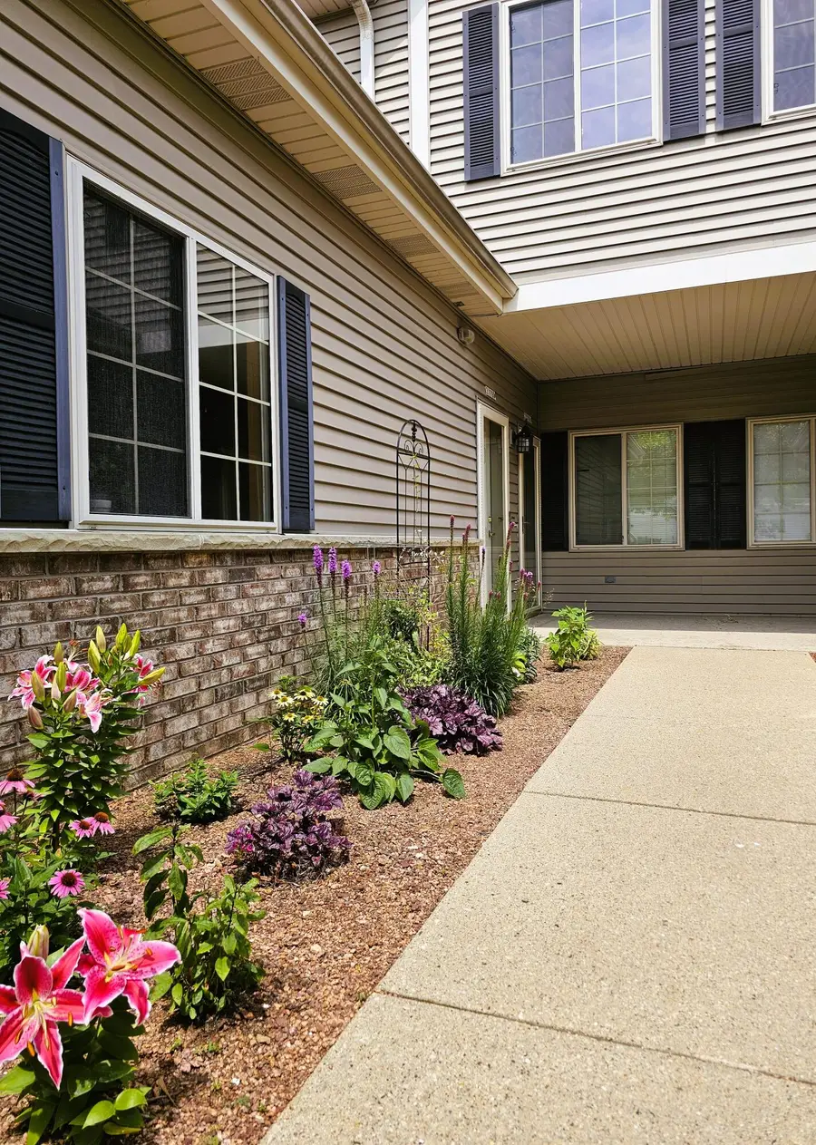 2178 Pine Ridge Ct, Grafton, WI 53024 - #2