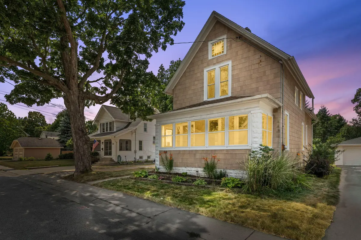 320 Buchner Ct, Waukesha, WI 53186 - #1