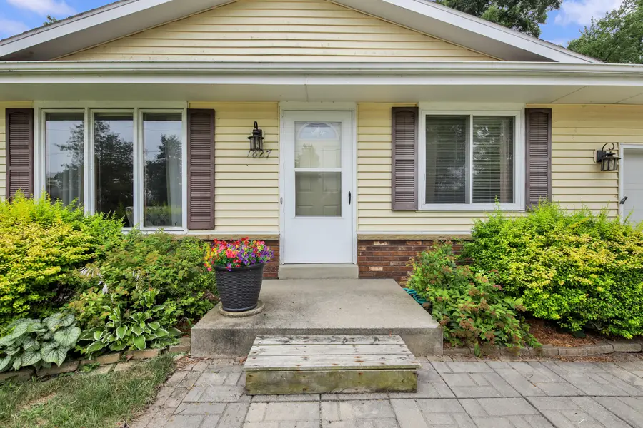 1827 Creek Rd, West Bend, WI 53090 - #3