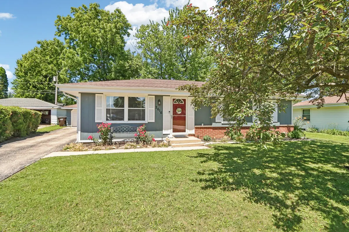 2616 Iris Ct, Caledonia, WI 53402 - #1