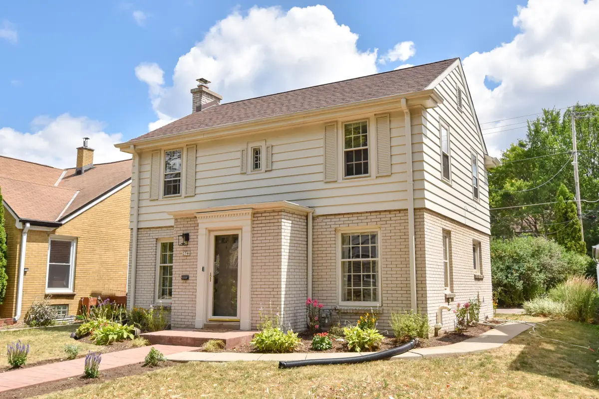 2746 N 73rd St, Wauwatosa, WI 53210 - #1