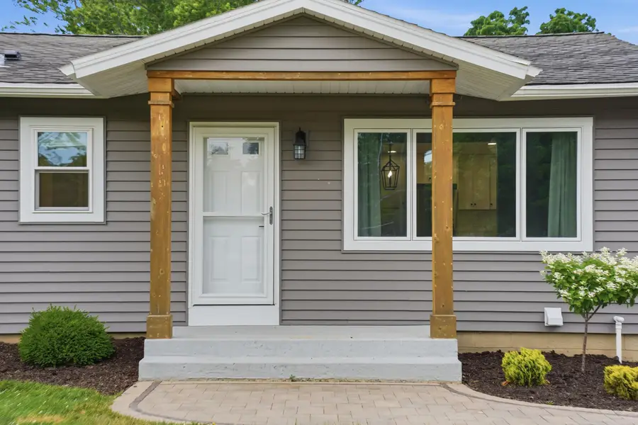 10579 S Barton Rd, Oak Creek, WI 53154 - #2