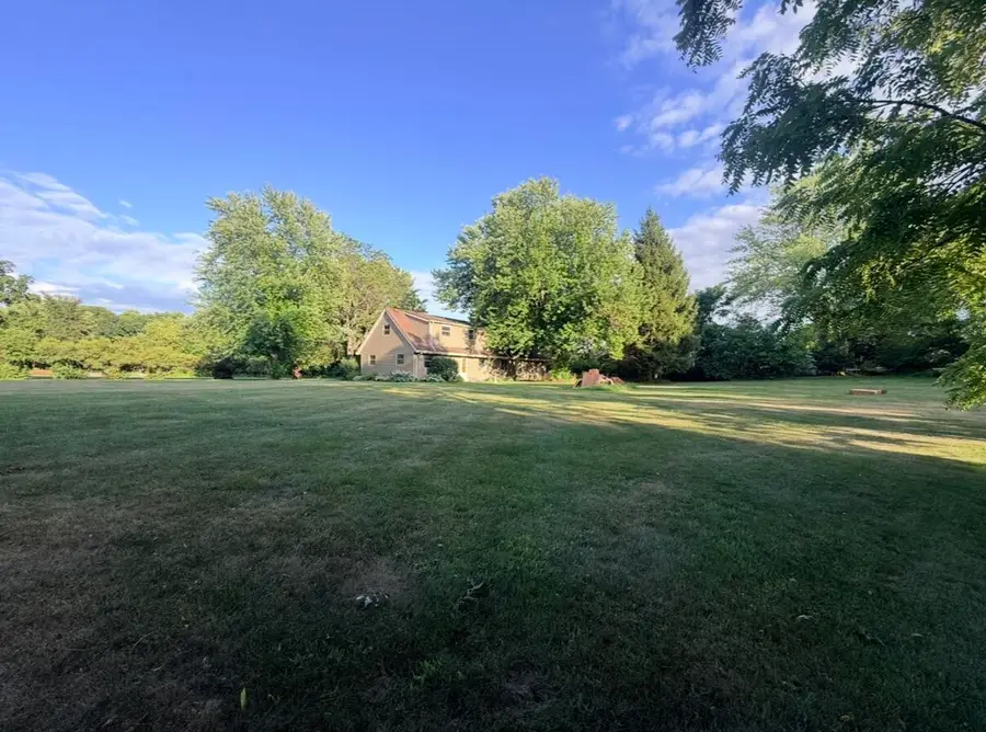 993 Middle Ridge Dr, Hubertus, WI 53033 - #2