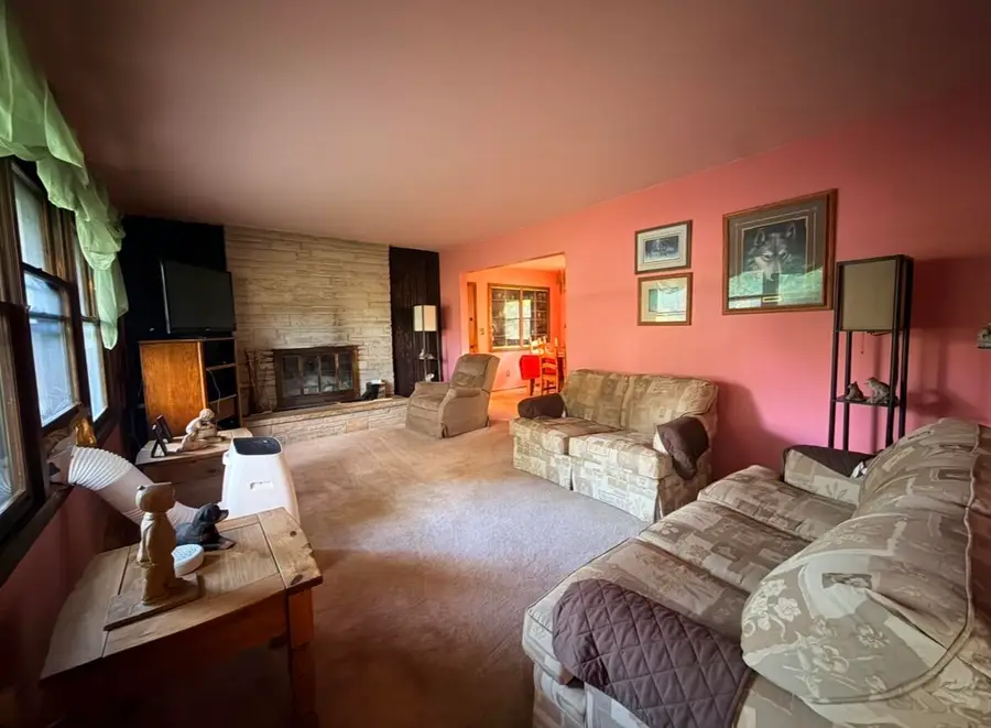 993 Middle Ridge Dr, Hubertus, WI 53033 - #3