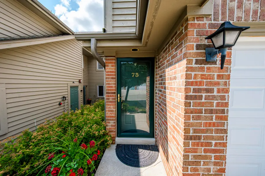 18500 Brookfield Lakes Dr, Brookfield, WI 53045 - #2