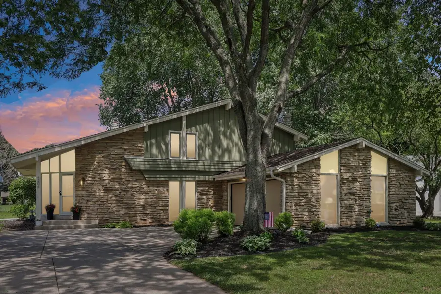 5806 Glen Flora Dr, Greendale, WI 53129 - #3