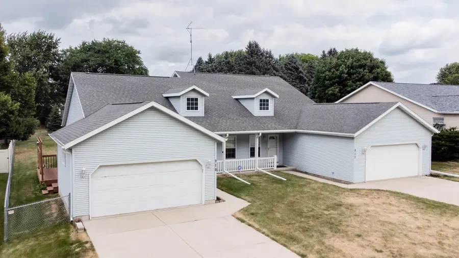 910-912 Prospect Ave, Beaver Dam, WI 53916 - #2